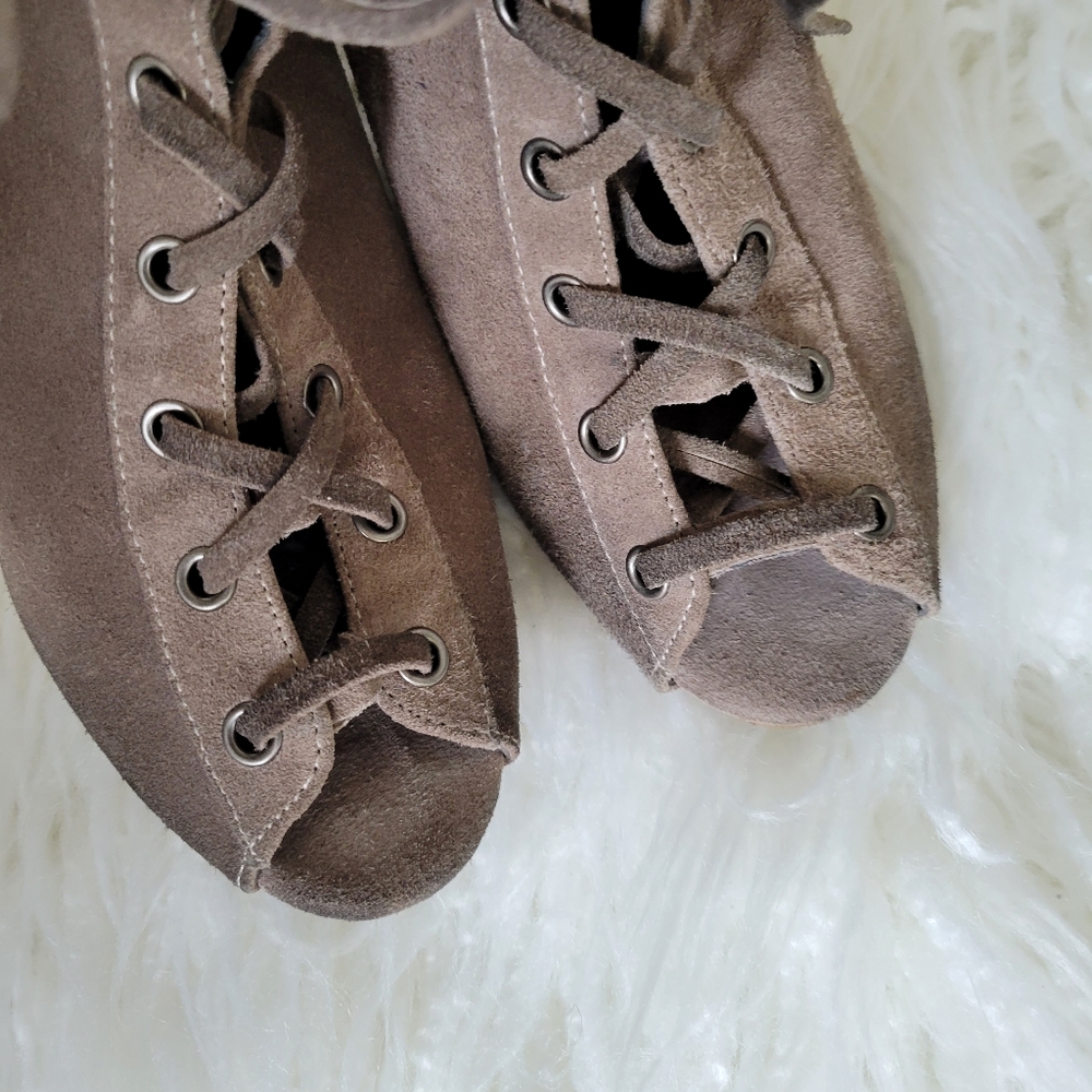 Trouve Culton-Lea Lace-up Booties in Khaki - Picture 11 of 14
